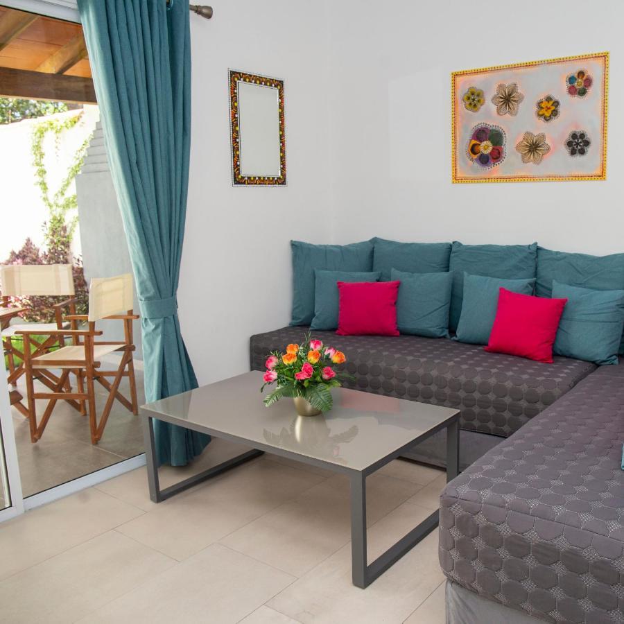 Hotel Oasis-Dream Holidays - La Petite France サン・バーナディノ エクステリア 写真