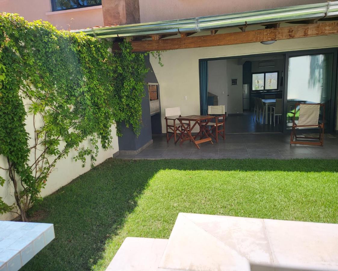 Hotel Oasis-Dream Holidays - La Petite France サン・バーナディノ エクステリア 写真