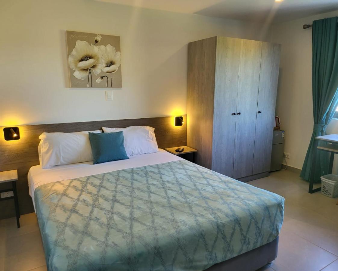 Hotel Oasis-Dream Holidays - La Petite France サン・バーナディノ エクステリア 写真