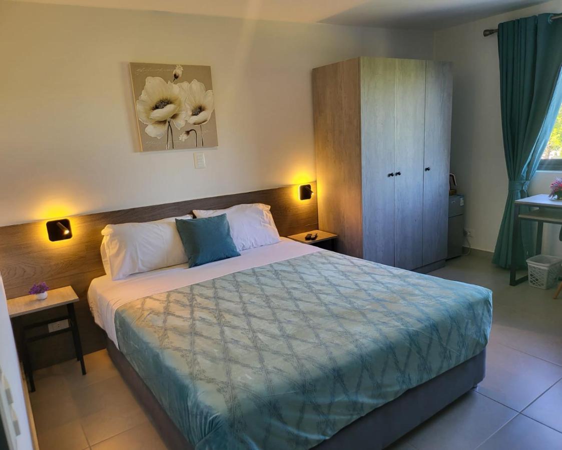 Hotel Oasis-Dream Holidays - La Petite France サン・バーナディノ エクステリア 写真