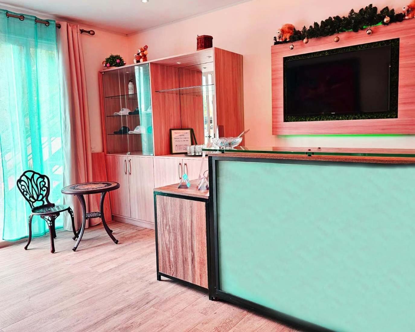 Hotel Oasis-Dream Holidays - La Petite France サン・バーナディノ エクステリア 写真