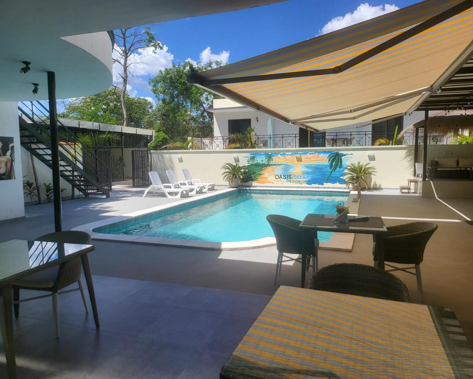 Hotel Oasis-Dream Holidays - La Petite France サン・バーナディノ エクステリア 写真
